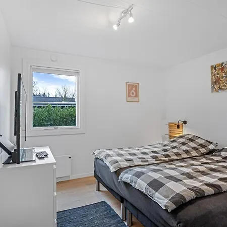 Dom wakacyjny Runhild - 450m From The Sea By Interhome Bøtø By
