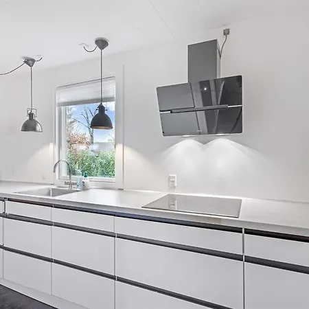Dom wakacyjny Runhild - 450m From The Sea By Interhome Bøtø By